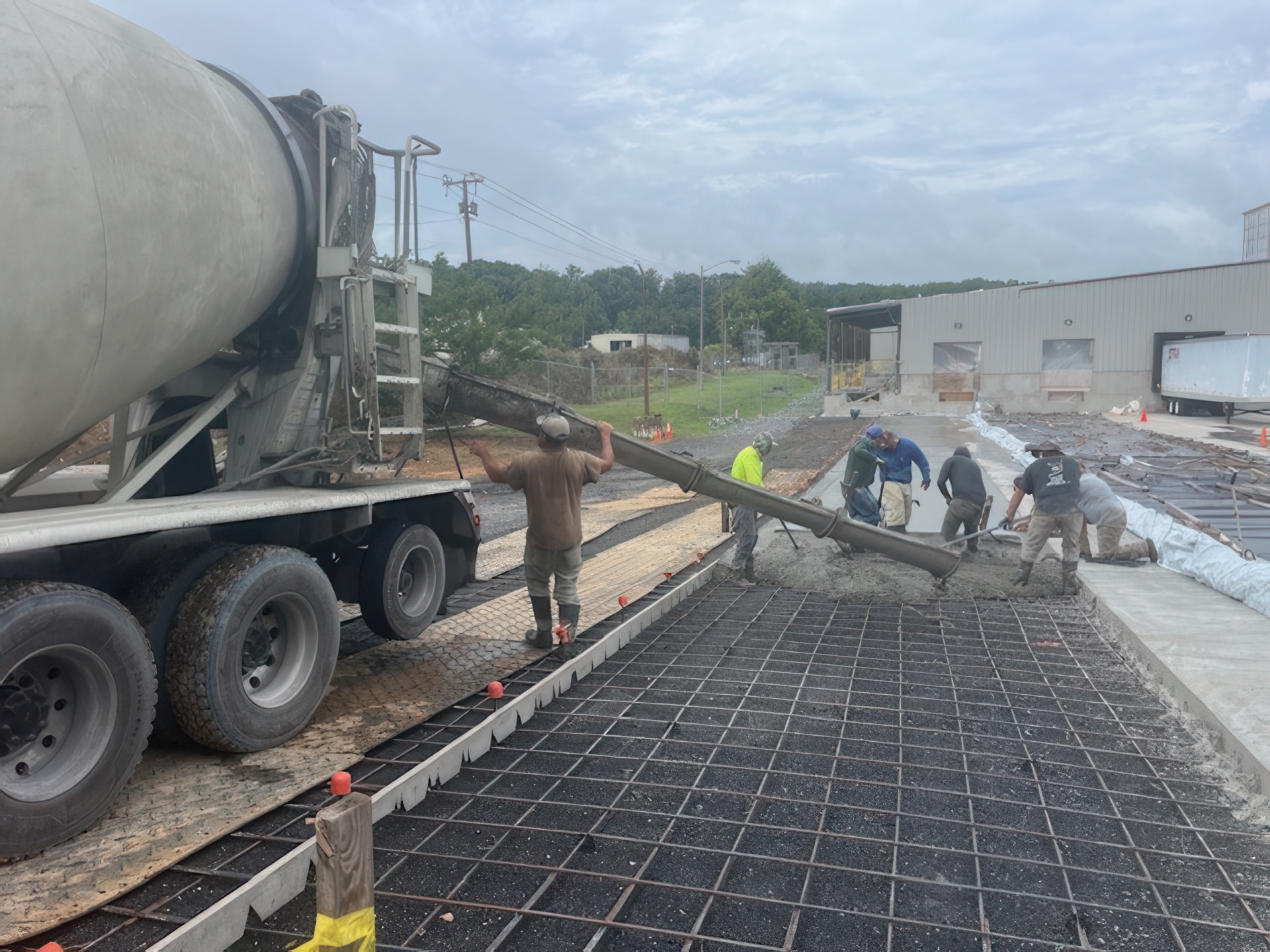 Rockfish Project, many employees working on the job site